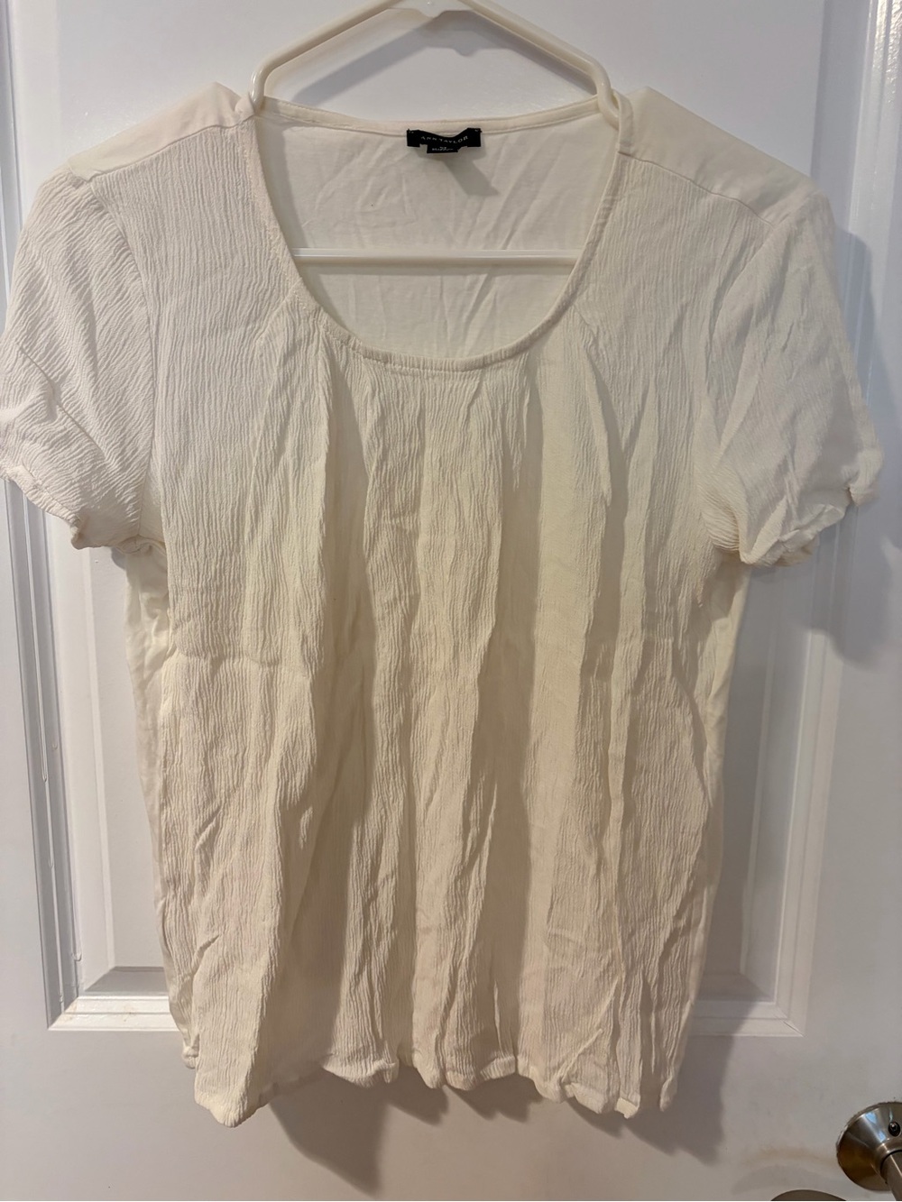 Ann Taylor Women’s Cream Short Sleeve Textured Scoop Neck Top, Size M